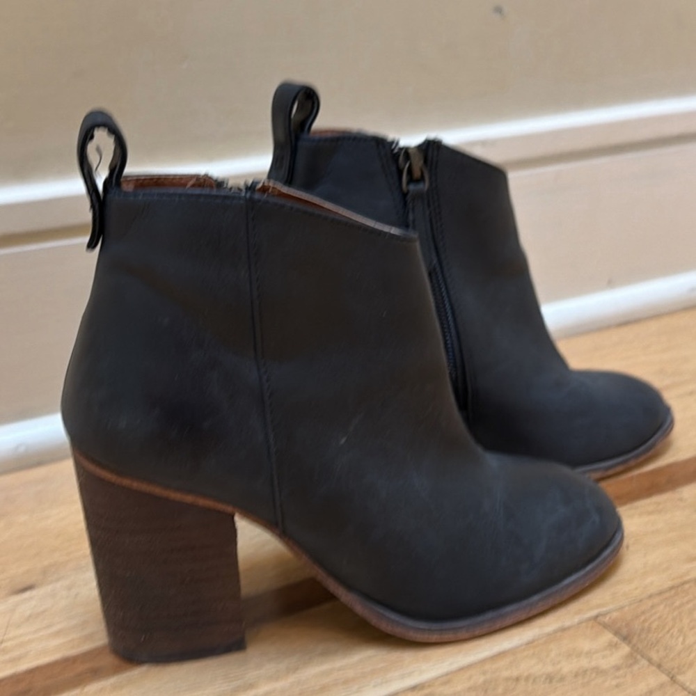 Women’s Nordstrom's weathered Black Leather Block Heel Ankle Boots